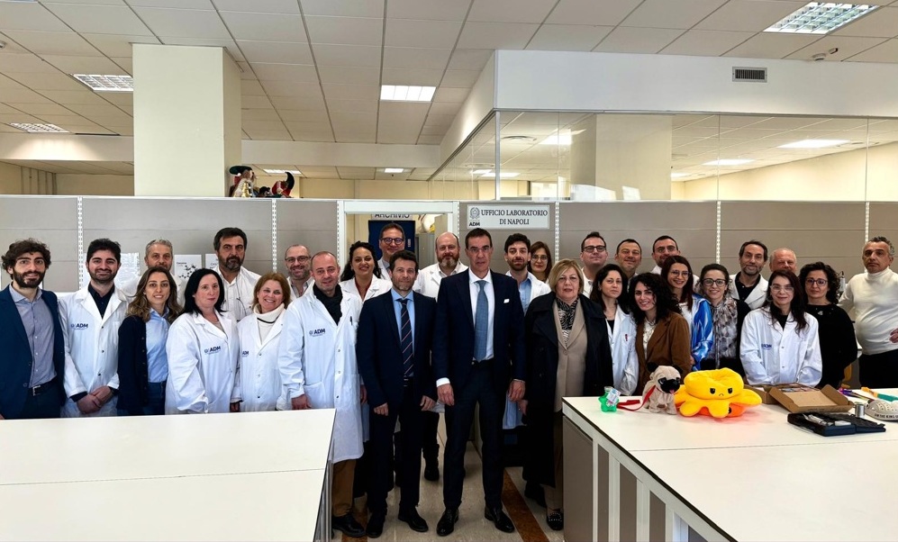 Adm, il direttore Alesse visita il porto di Napoli e i laboratori chimici