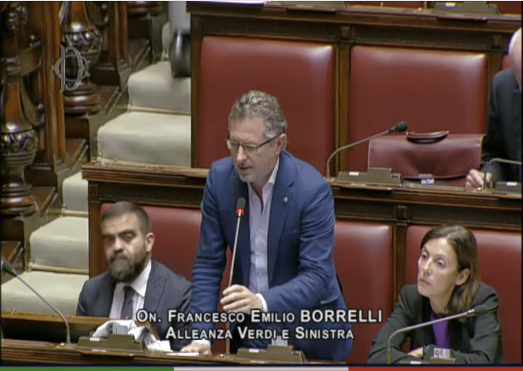 Corse di cavalli clandestine, Borrelli incalza: ‘Quali iniziative adotterà il Governo?’