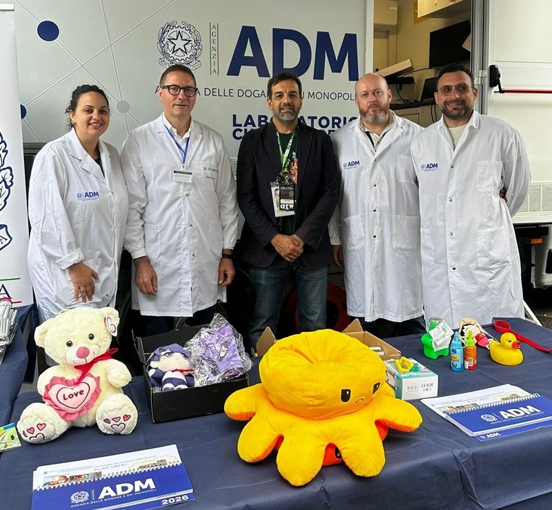AdM al Comicon: controlli sui giocattoli e focus sulle carte collezionabili contro la contraffazione