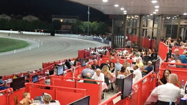 Ippodromo Snai Sesana, corse di giugno al via tra animazione e intrattenimento